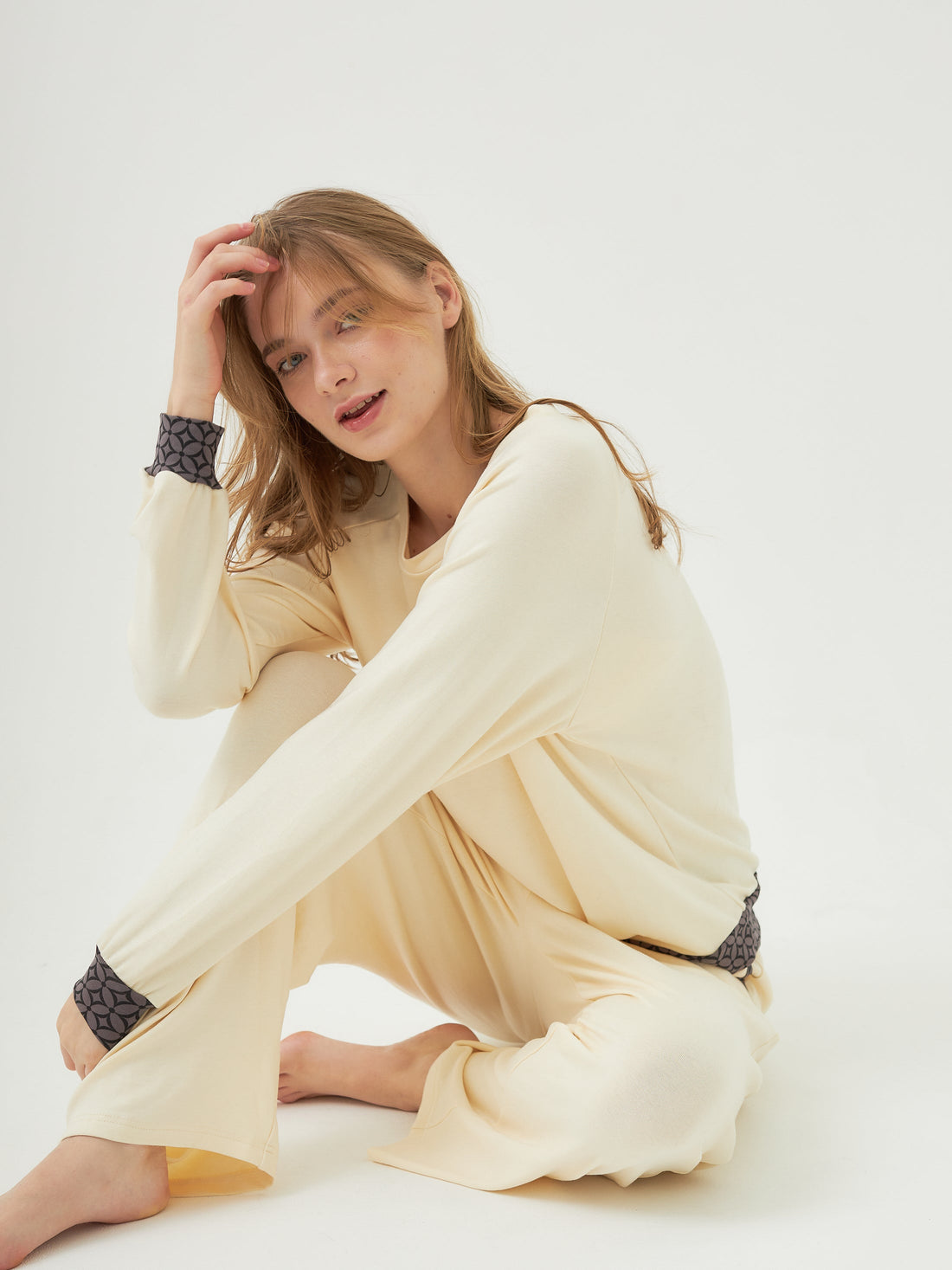 modal silk touch PJ set / 白花(ivory)