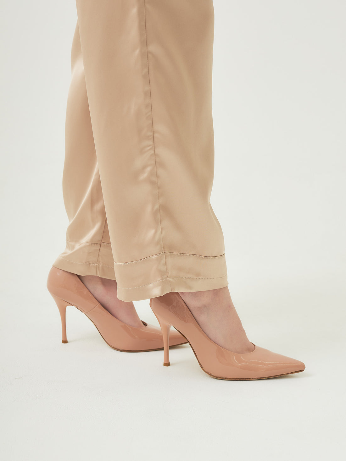 luxury rich satin pants(無地) / 胡桃(beige)