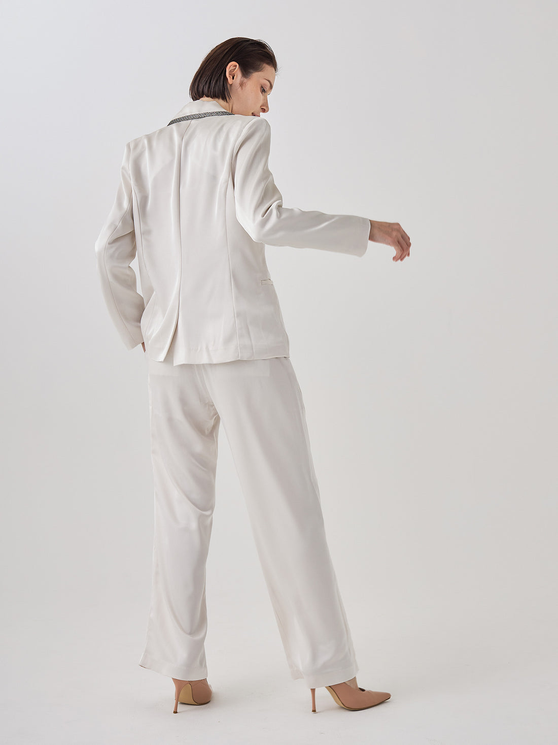 wagara tailored satin suit jacket / 白花(ivory)