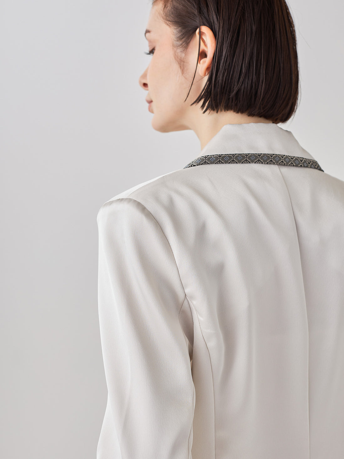 wagara tailored satin suit jacket / white flower(ivory)