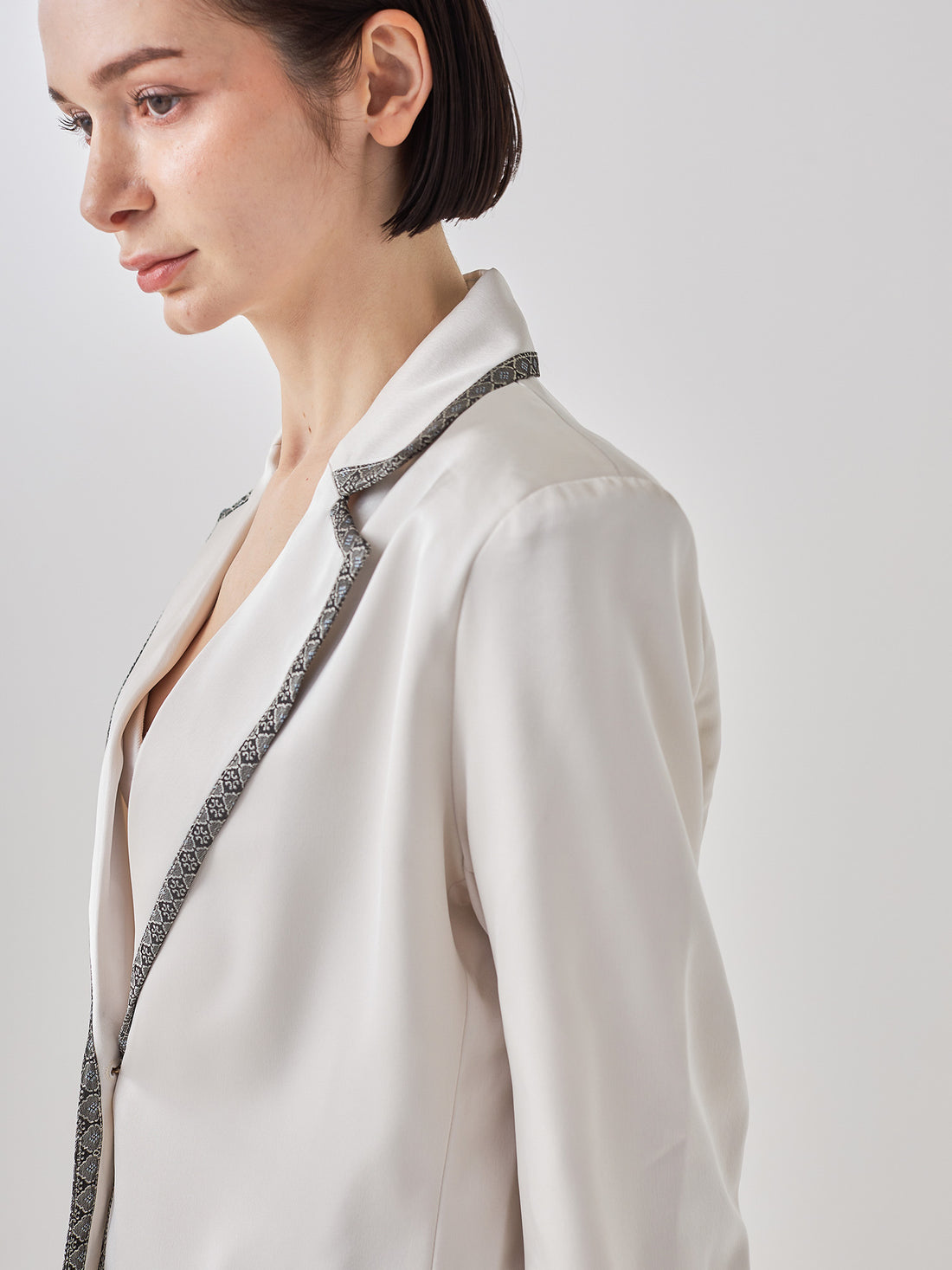 wagara tailored satin suit jacket / white flower(ivory)