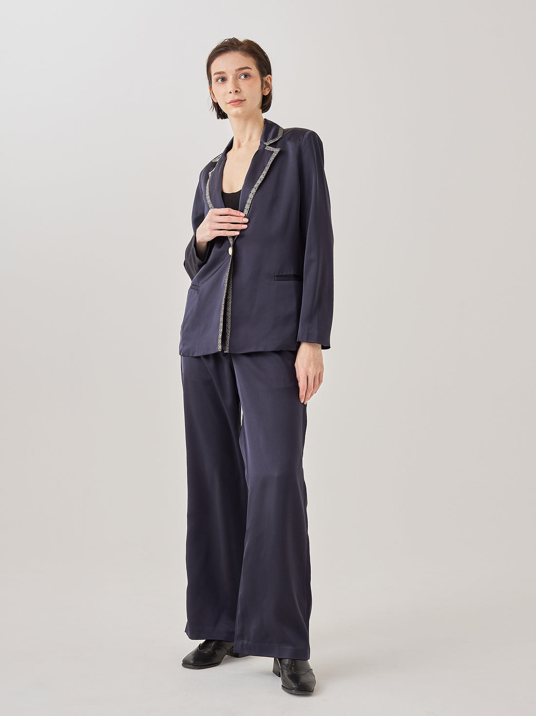 wagara tailored satin suit pants / navy