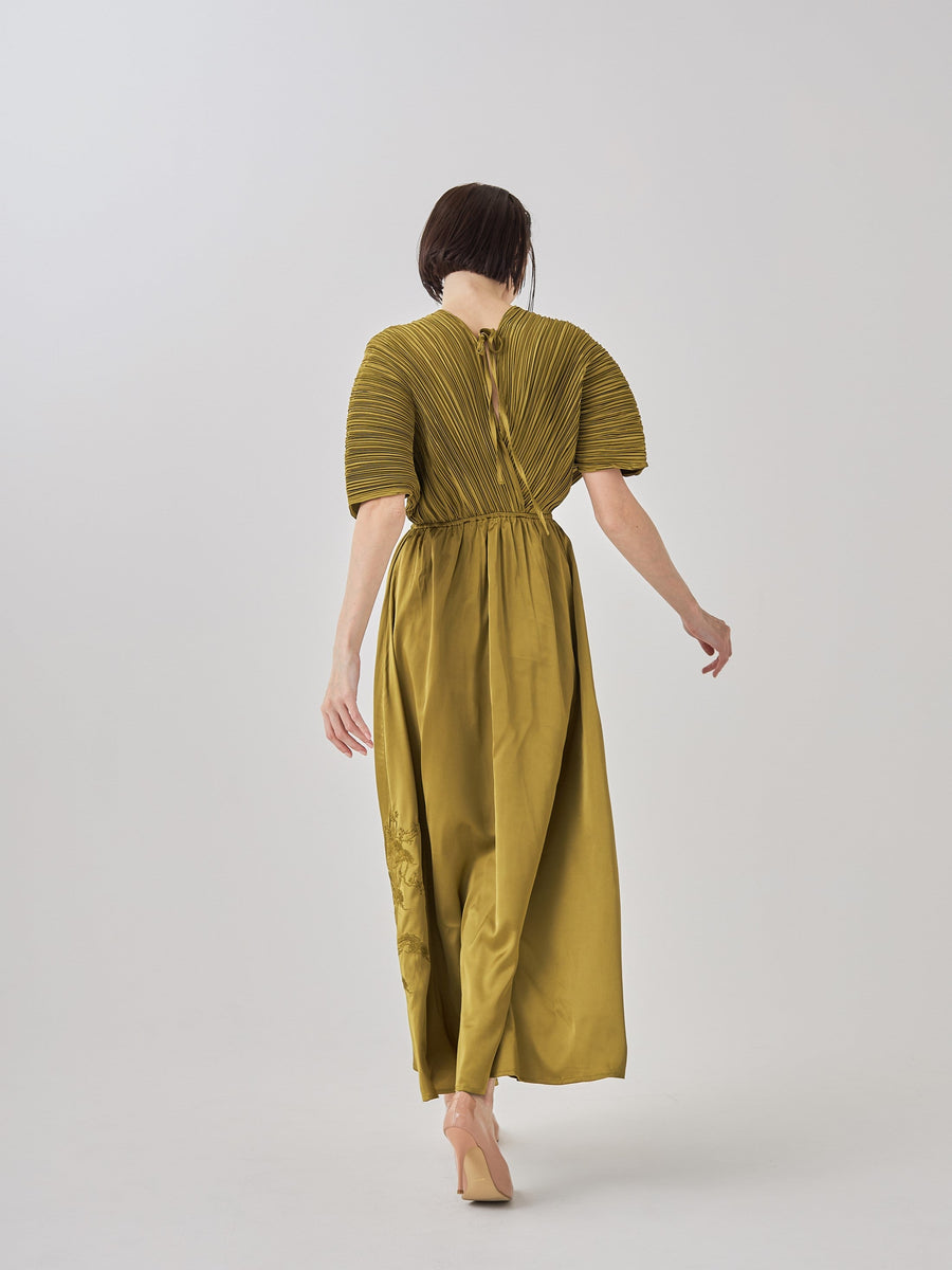 elegant satin pleated dress / 松葉(khaki)