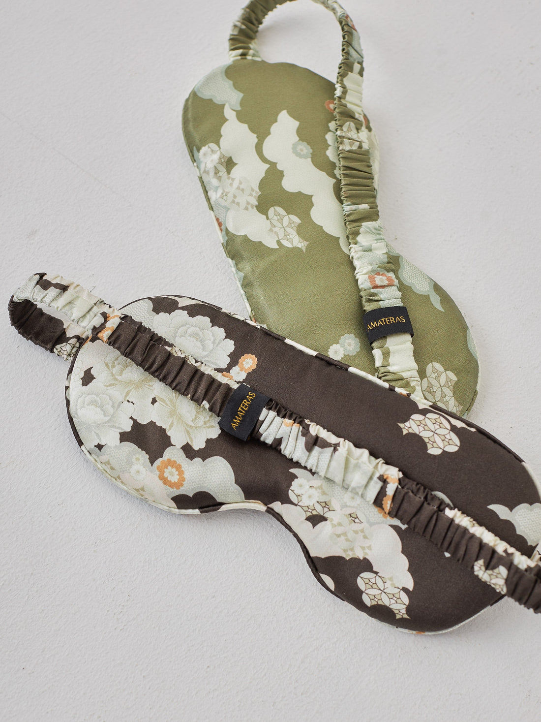 Silk Japanese pattern eyemask / young leaves (light green)