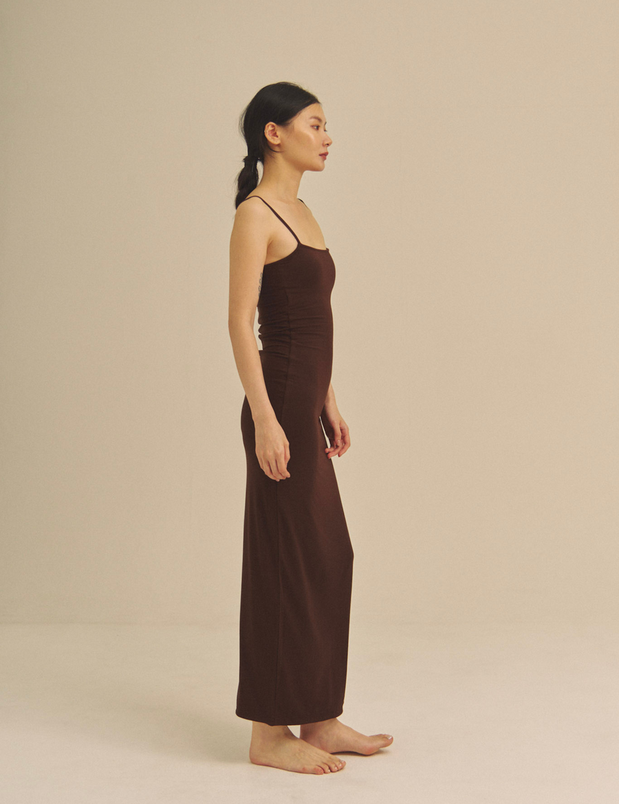 【9/27より発送】Aura Fit Padded Maxi Camisole Dress / 焦茶(dark brown)