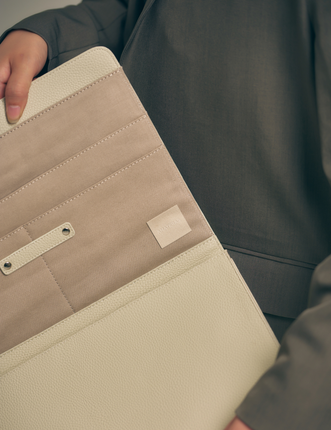 Luxe Essentials Clutch / 亜麻(sand beige)