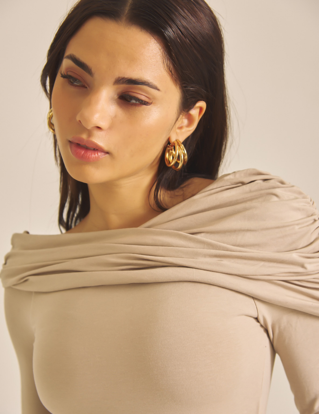 Elegant Draped Padded Dress / 亜麻色(greige)