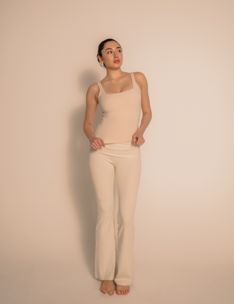 【10月末発送】LuxeFit Flare Leggings / 胡粉(off white)