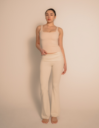 【10月末発送】LuxeFit Flare Leggings / 胡粉(off white)