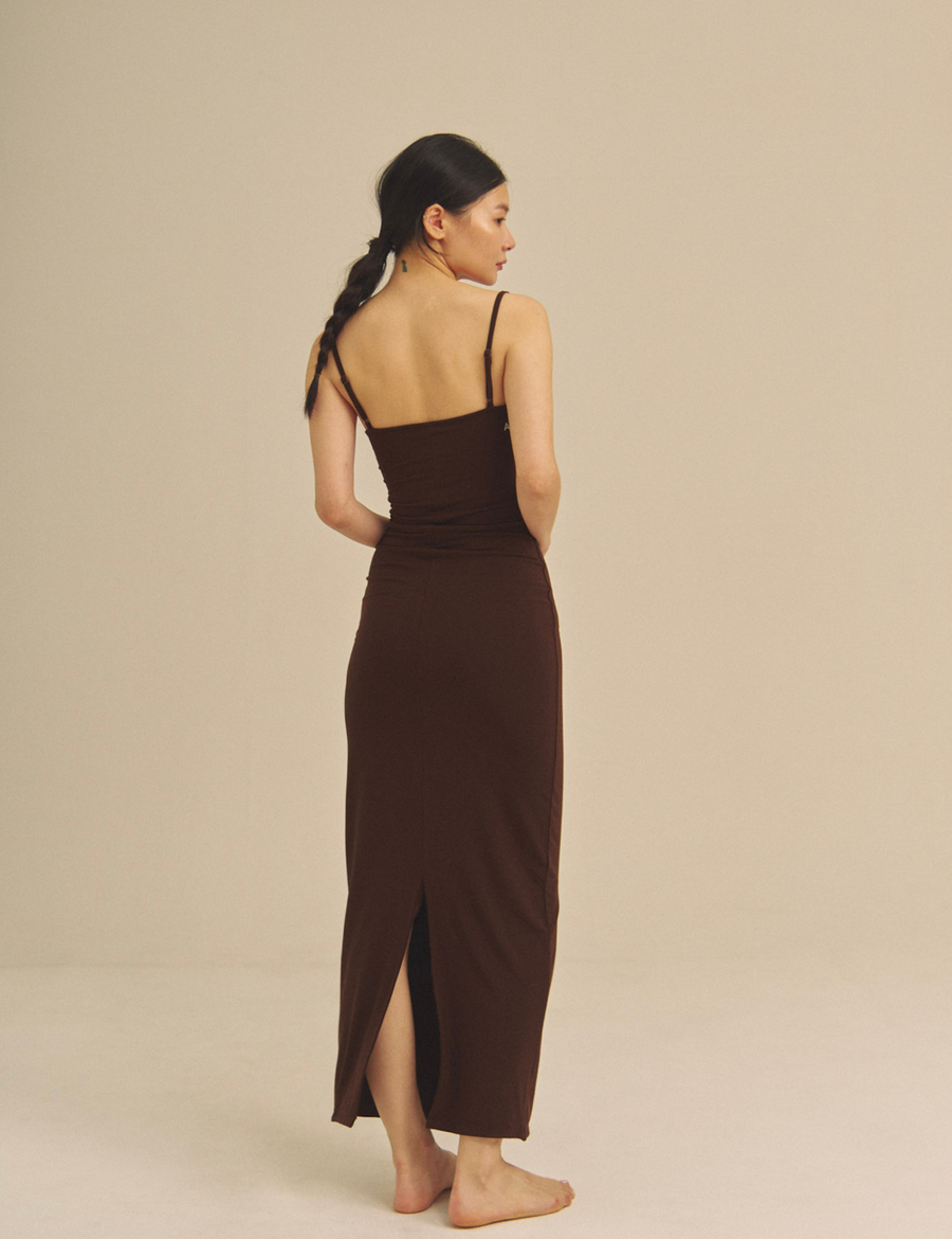 【9/27より発送】Aura Fit Padded Maxi Camisole Dress / 焦茶(dark brown)