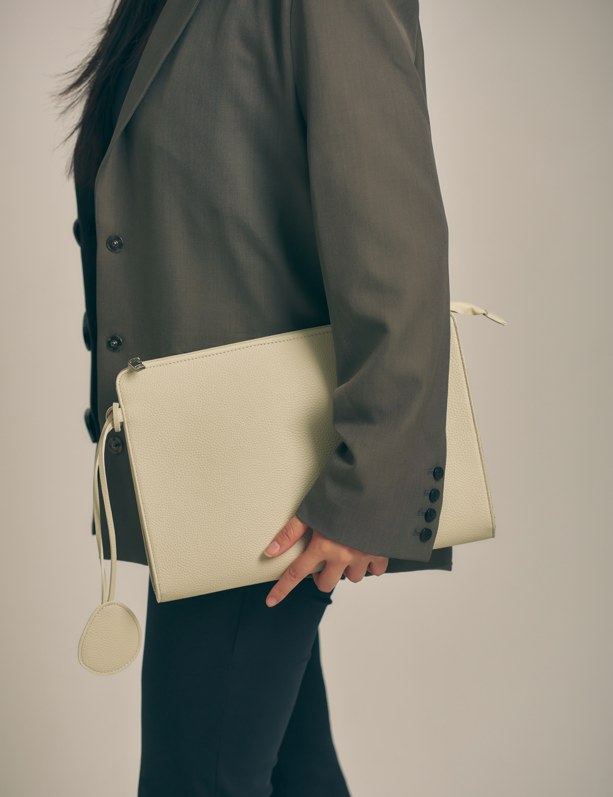 Luxe Essentials Clutch / 亜麻(sand beige)