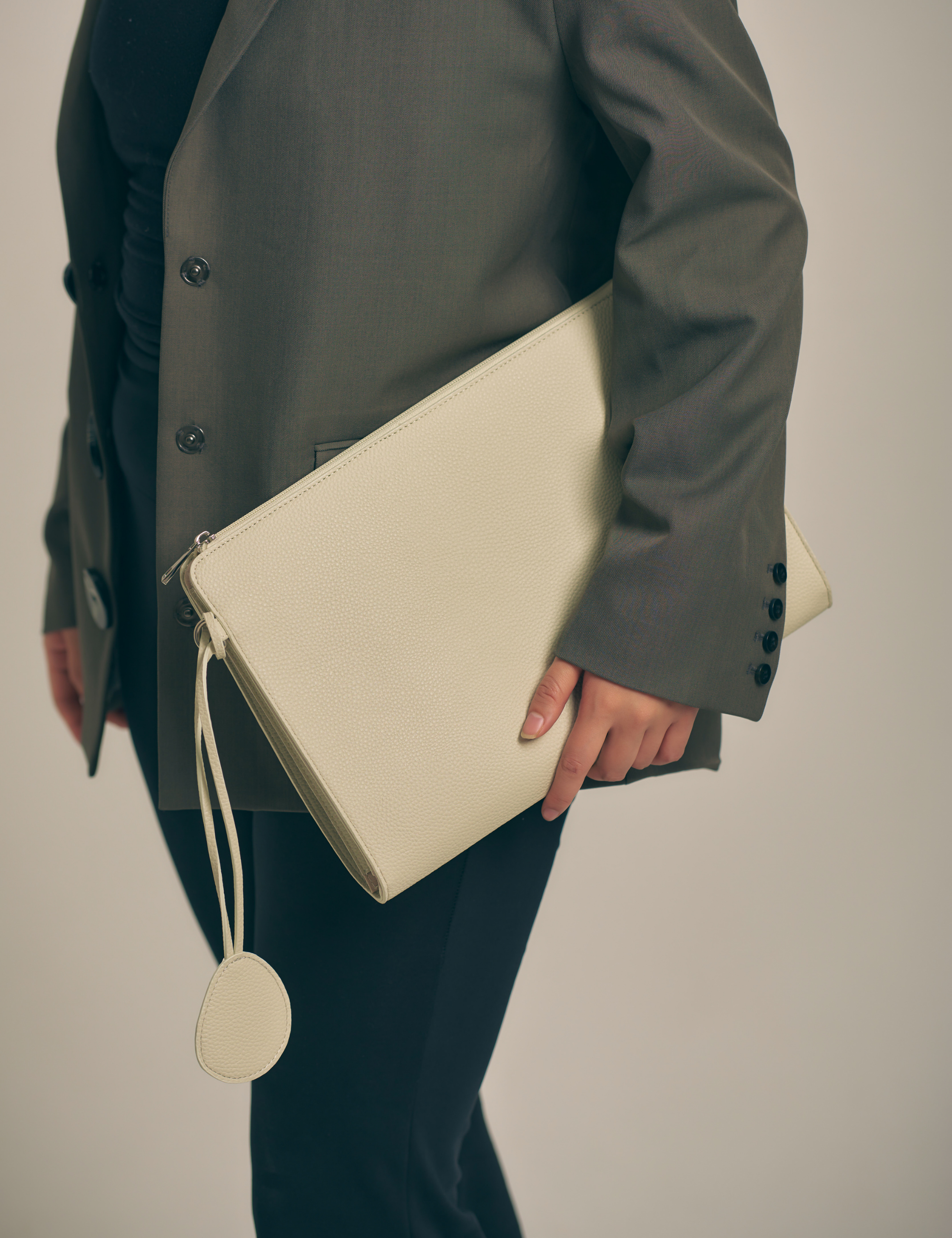 Luxe Essentials Clutch / 亜麻(sand beige)