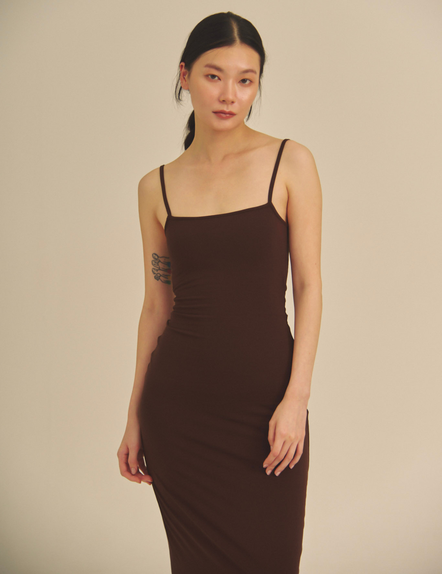 【9/27より発送】Aura Fit Padded Maxi Camisole Dress / 焦茶(dark brown)