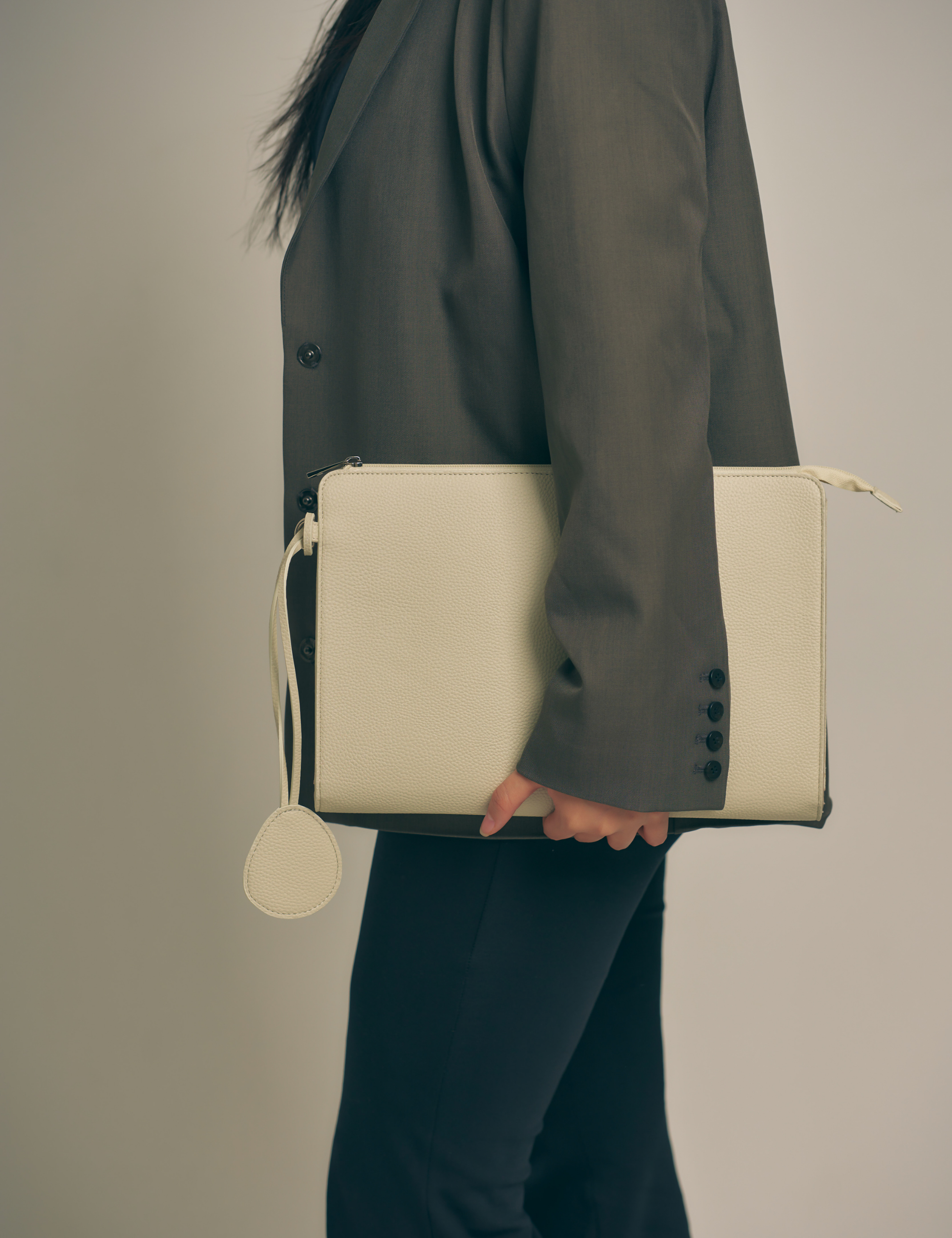 Luxe Essentials Clutch / 亜麻(sand beige)