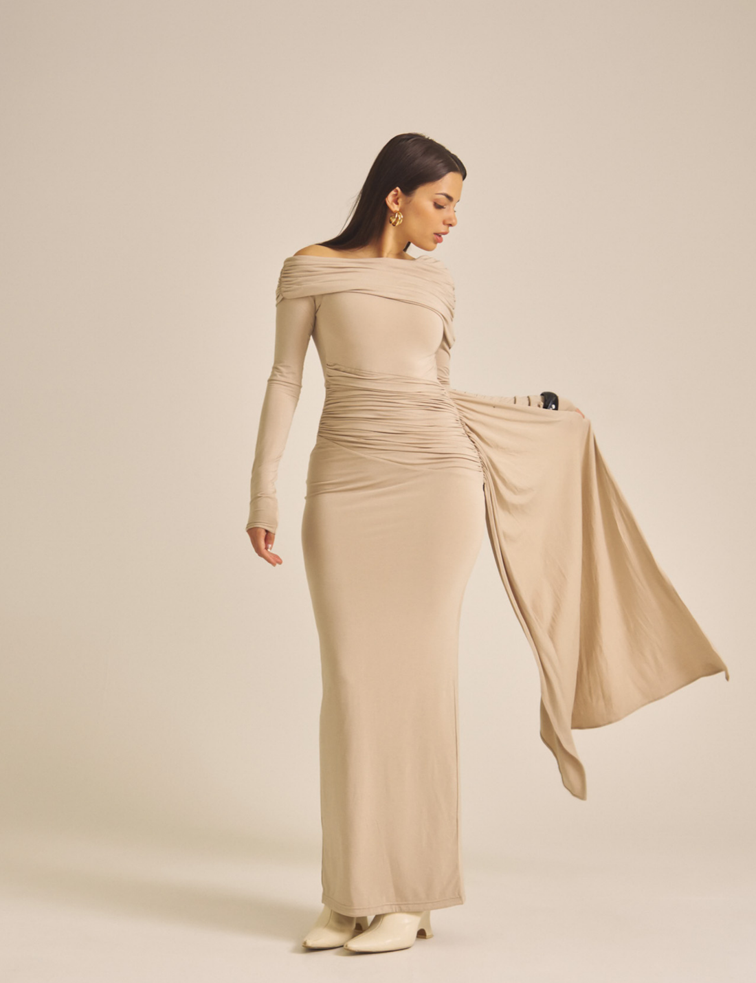 Elegant Draped Padded Dress / 亜麻色(greige)