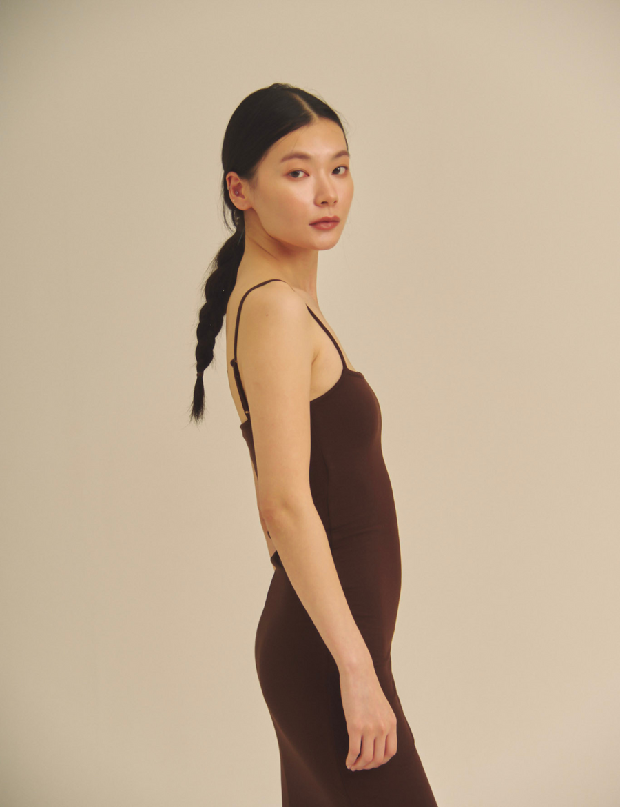 【9/27より発送】Aura Fit Padded Maxi Camisole Dress / 焦茶(dark brown)