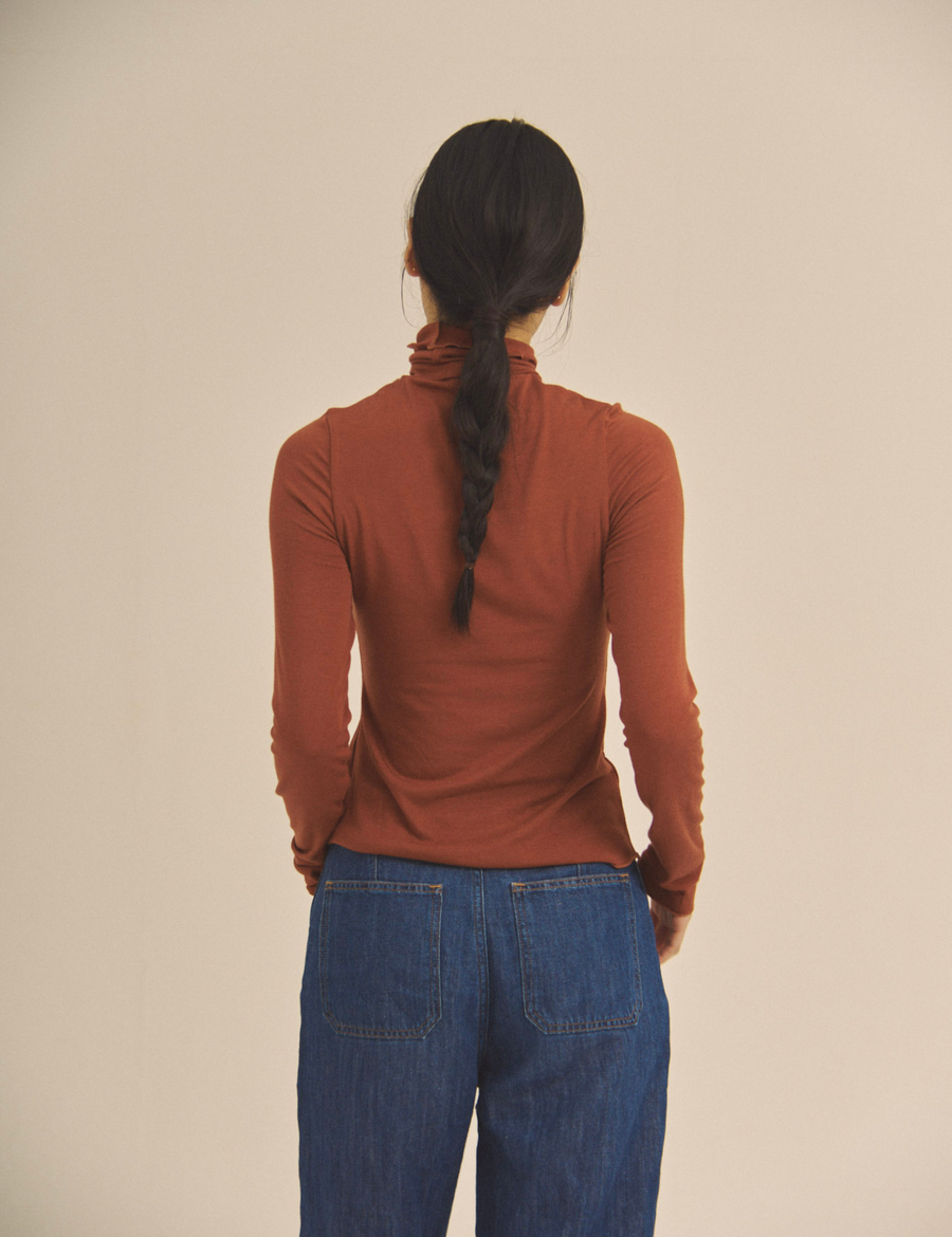 Sheer Grace Turtleneck / 赤丹 (Teracotta)
