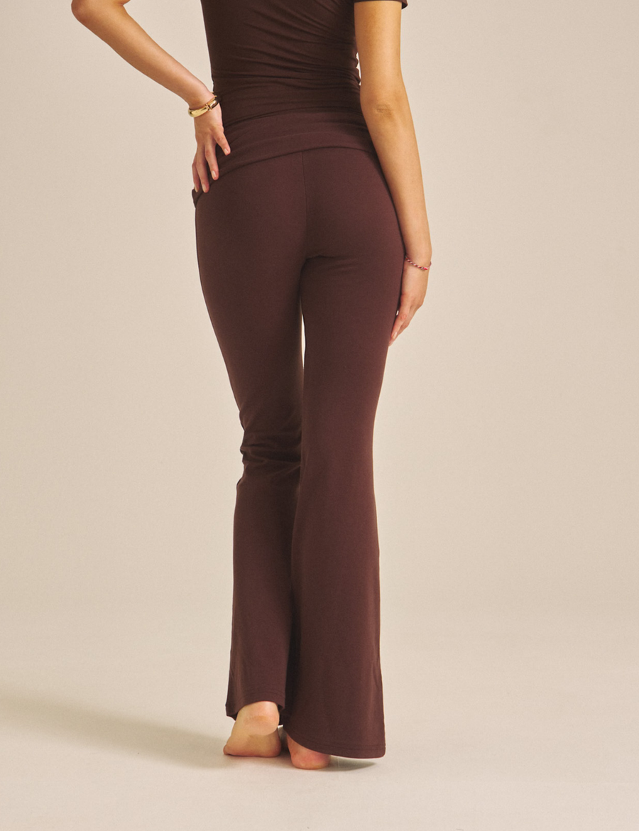 【COMING SOON】LuxeFit Flare Leggings / 焦茶(dark brown)