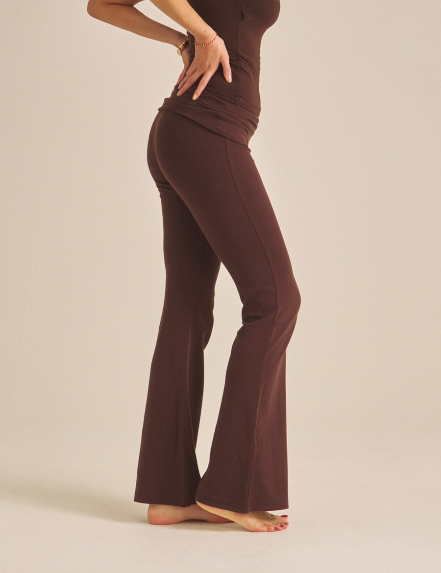 【COMING SOON】LuxeFit Flare Leggings / 焦茶(dark brown)