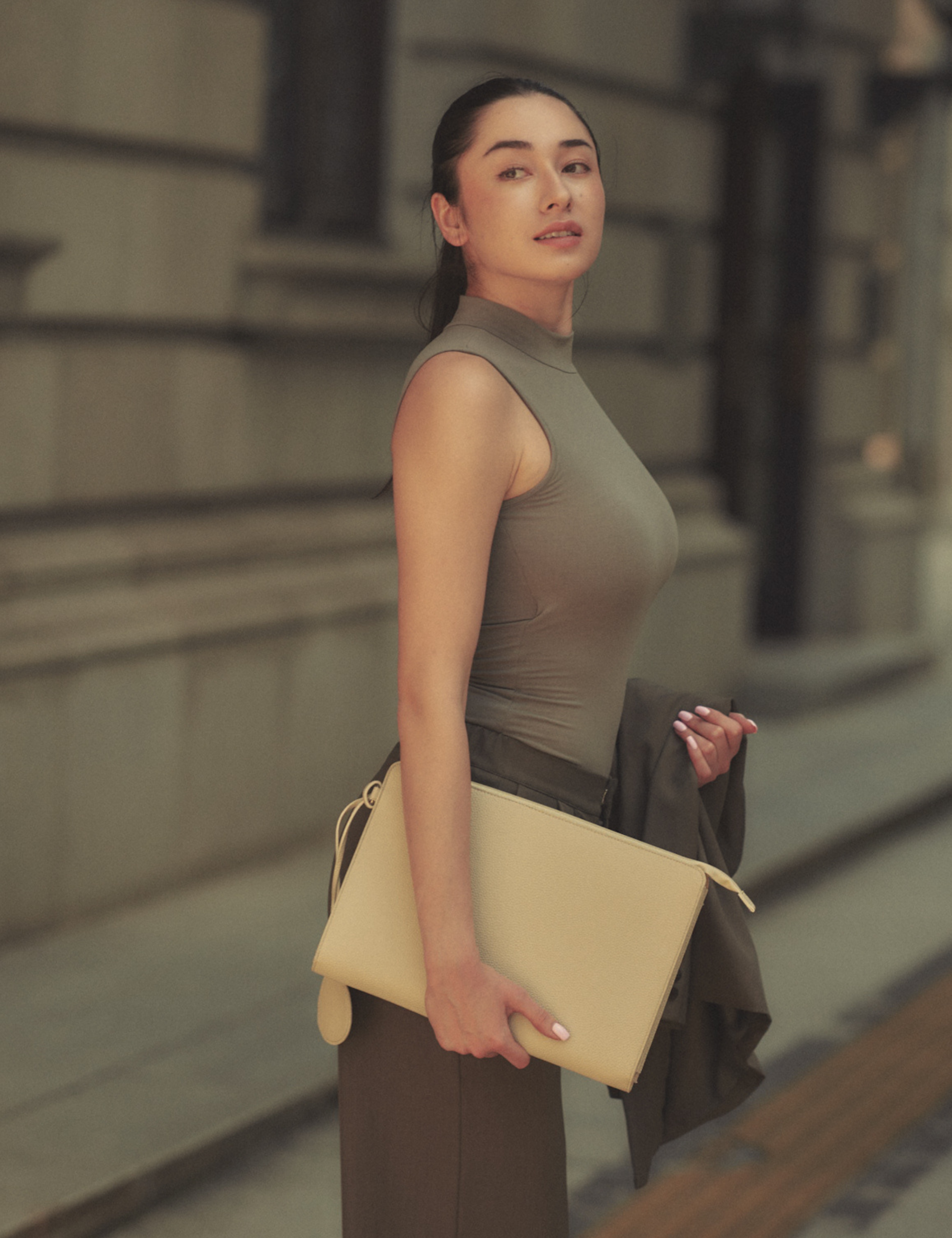 Luxe Essentials Clutch / 亜麻(sand beige)