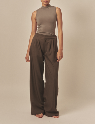 AuraFit NeckHug Padded Tank / 薄墨(gray)
