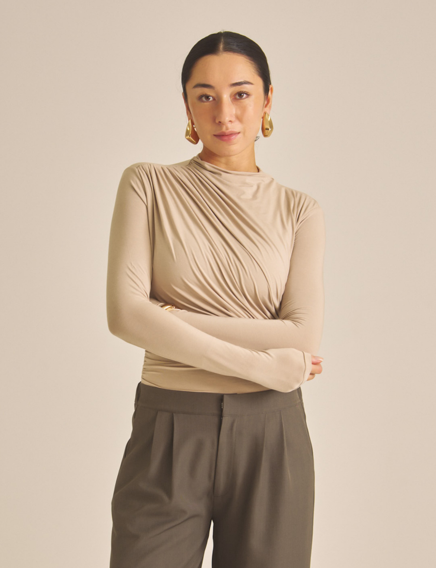 Elegant Draped Padded Long Sleeve / 亜麻色(greige)