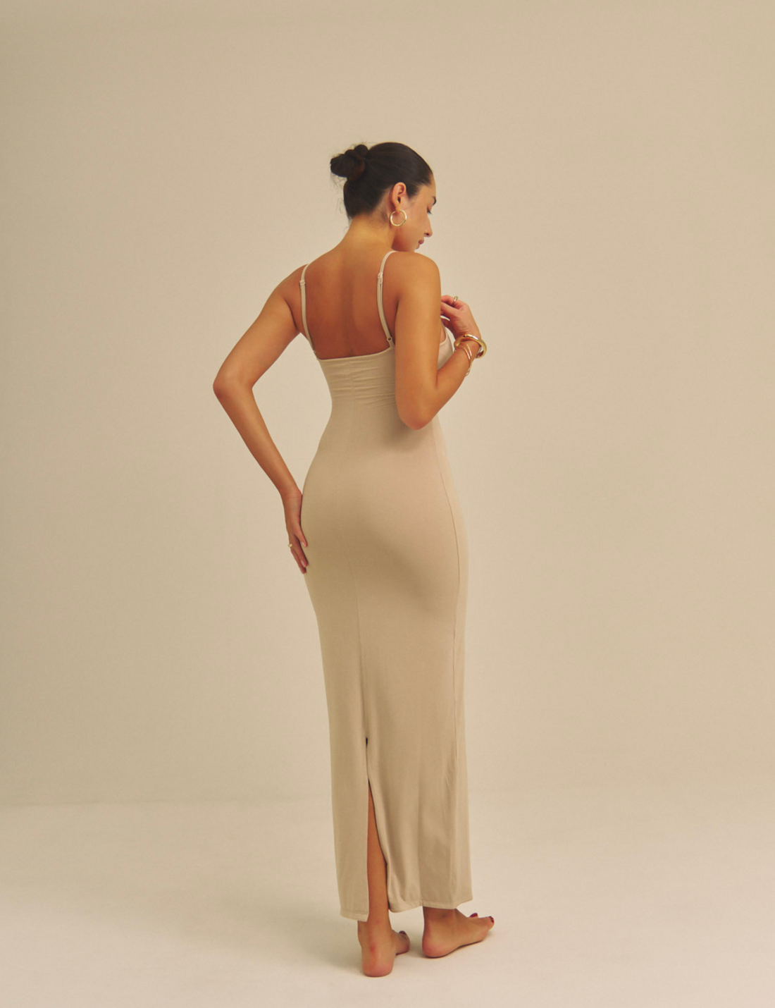 【9/27より発送】Aura Fit Padded Maxi Camisole Dress / 亜麻色(greige)