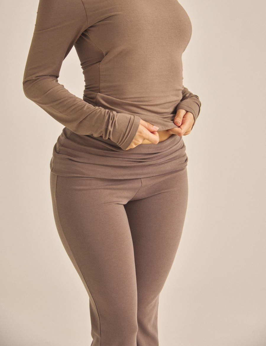 【COMING SOON】LuxeFit Flare Leggings / 紫鼠(charcoal)