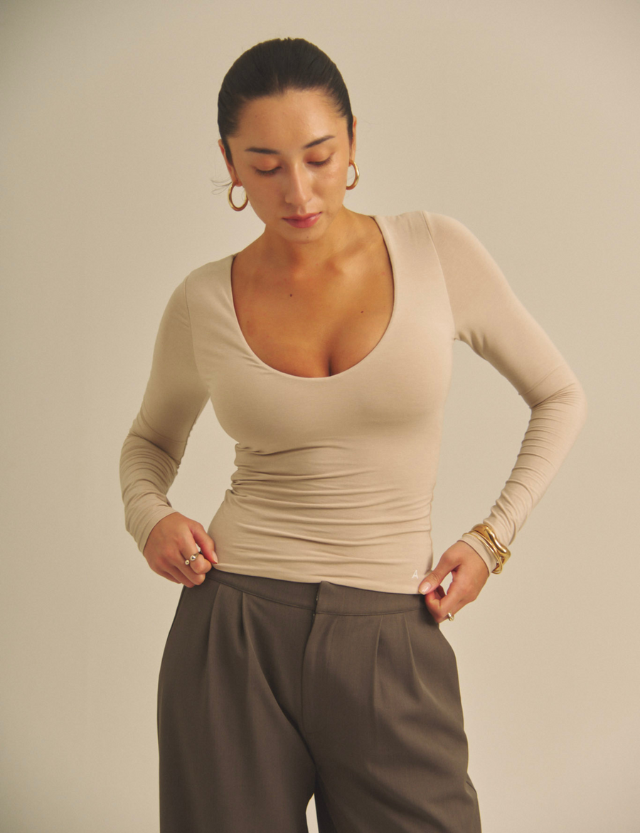 Aurafit V-Line Padded Longsleeve / 亜麻色(greige)