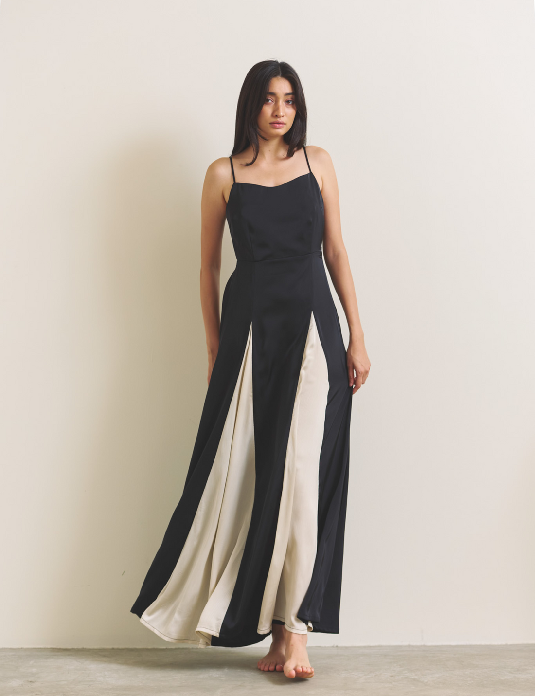 Rich Satin Bloom dress / 墨(black)