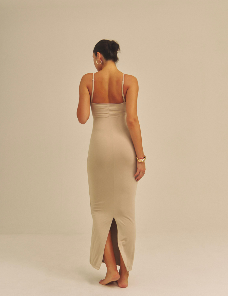 【9/27より発送】Aura Fit Padded Maxi Camisole Dress / 亜麻色(greige)