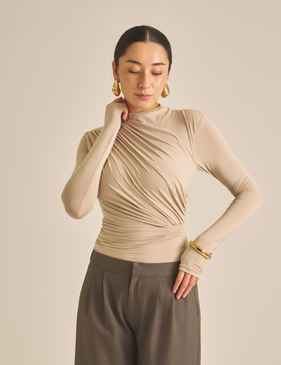 Elegant Draped Padded Long Sleeve / 亜麻色(greige)