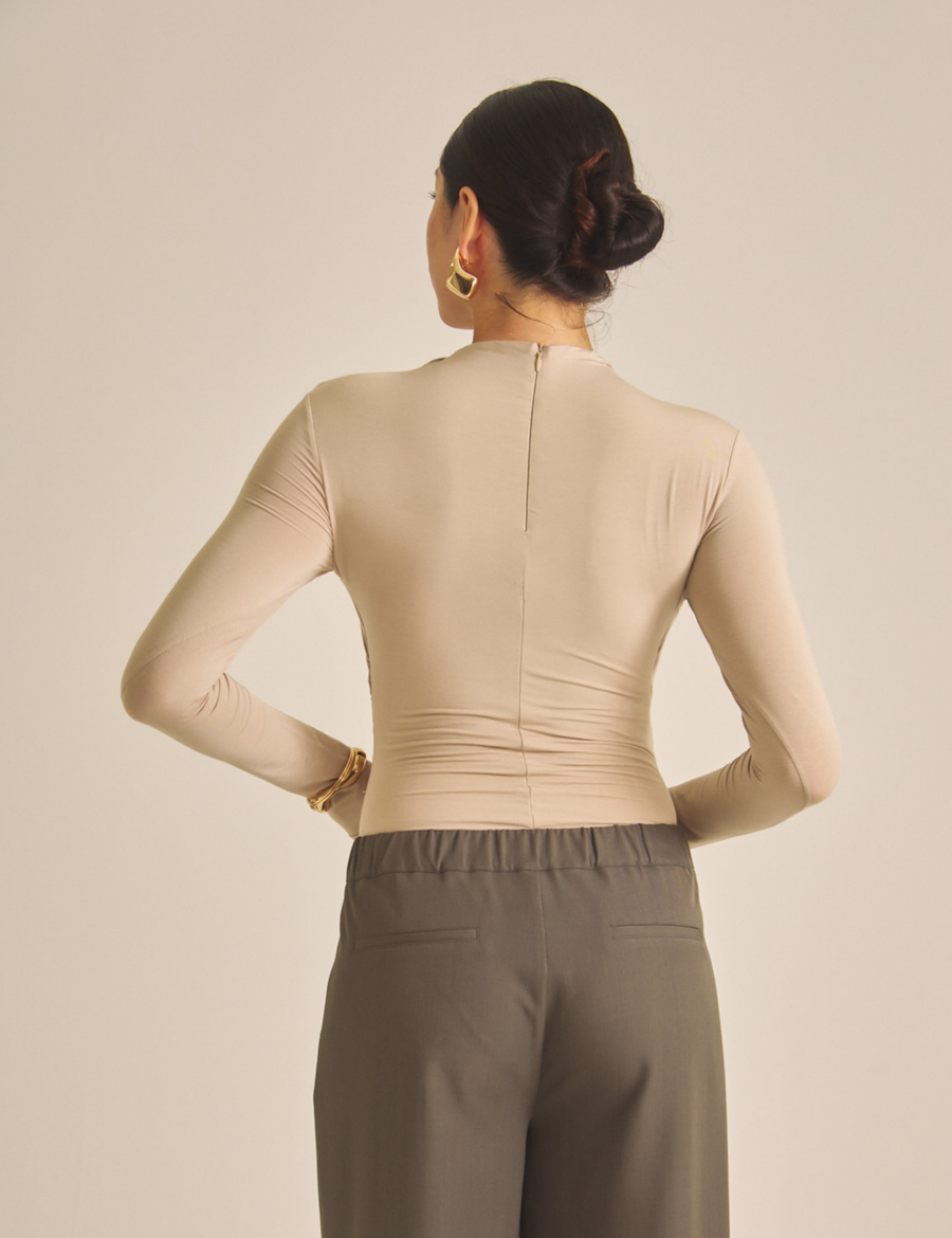 Elegant Draped Padded Long Sleeve / 亜麻色(greige)