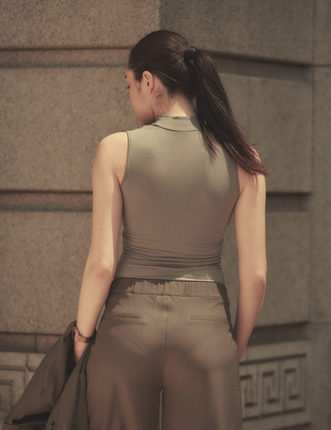 AuraFit NeckHug Padded Tank / 薄墨(gray)
