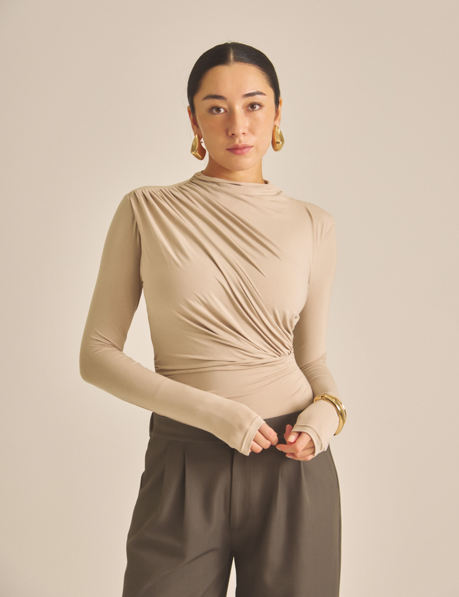 Elegant Draped Padded Long Sleeve / 亜麻色(greige)
