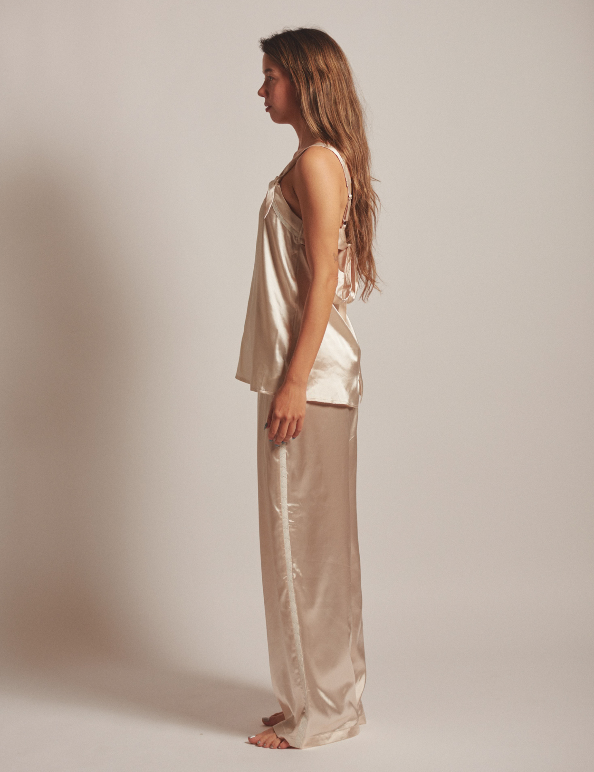 Sunlit Winery Silky Tanktop / 亜麻(gold)