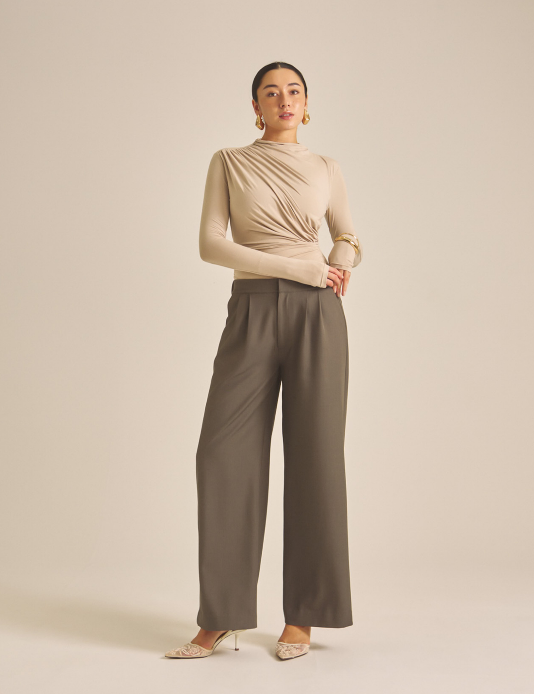 Elegant Draped Padded Long Sleeve / 亜麻色(greige)