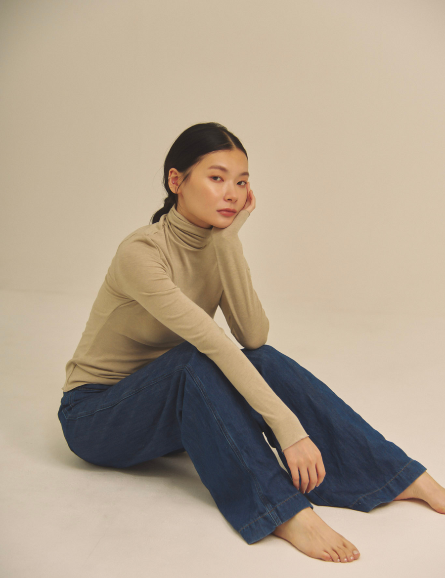 Sheer Grace Turtleneck / 亜麻色(greige)