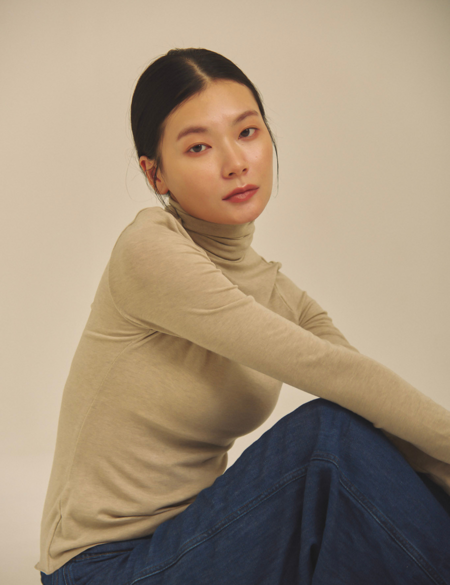 Sheer Grace Turtleneck / 亜麻色(greige)