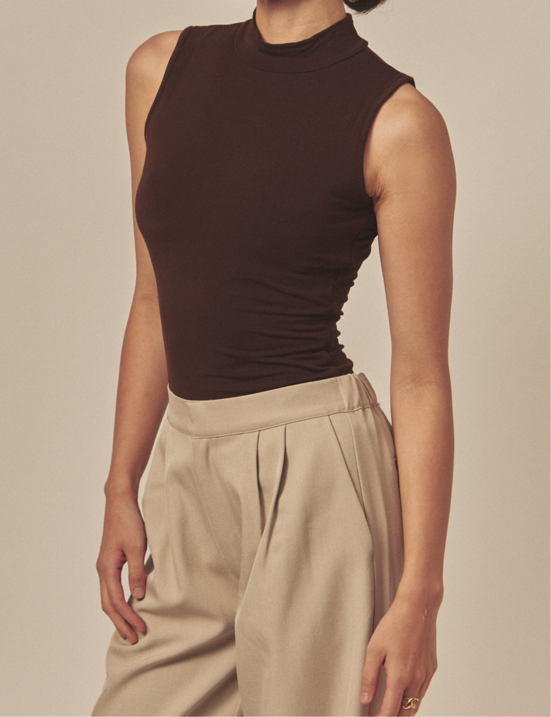 AuraFit NeckHug Padded Tank / 枯茶(brown)