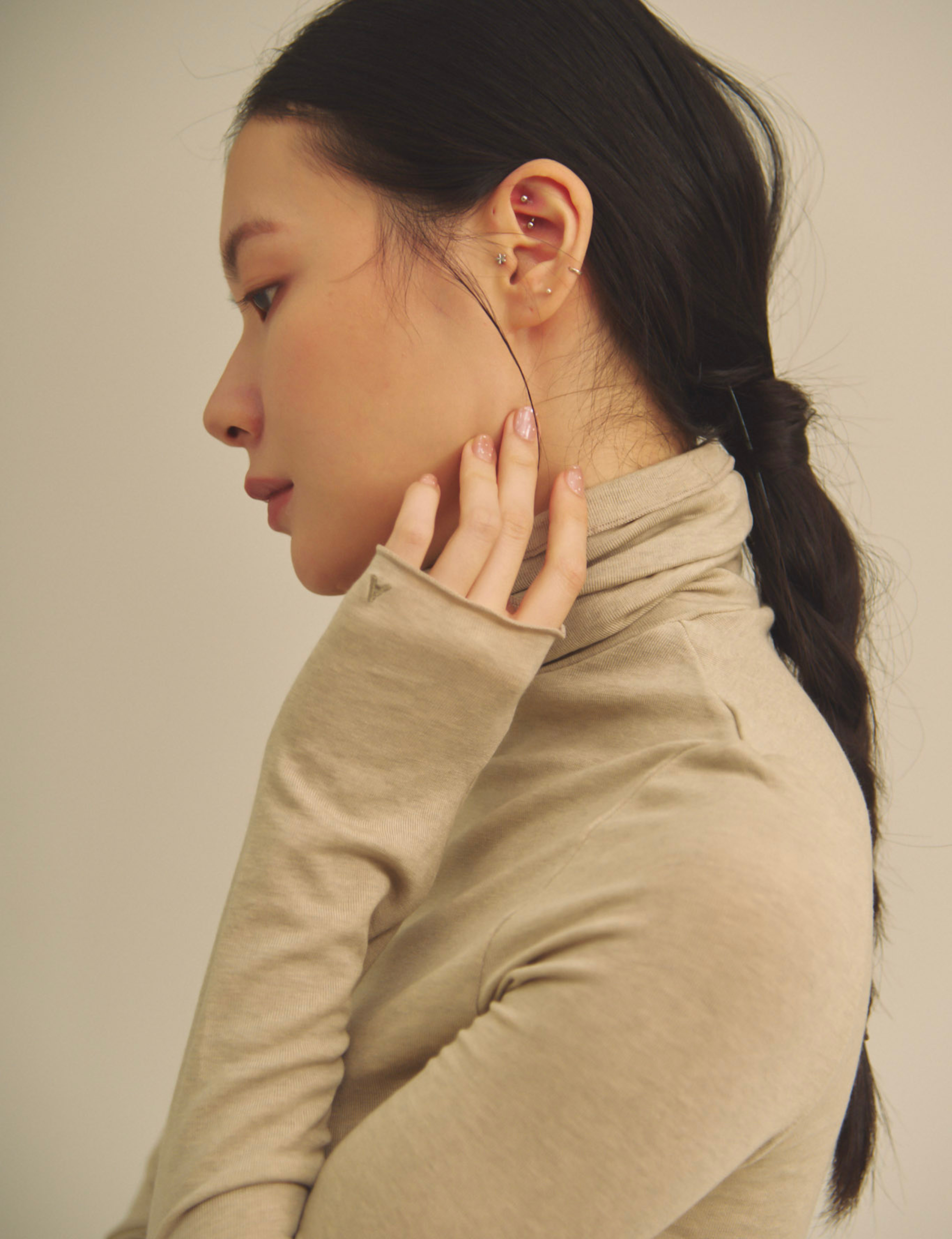 Sheer Grace Turtleneck / 亜麻色(greige)