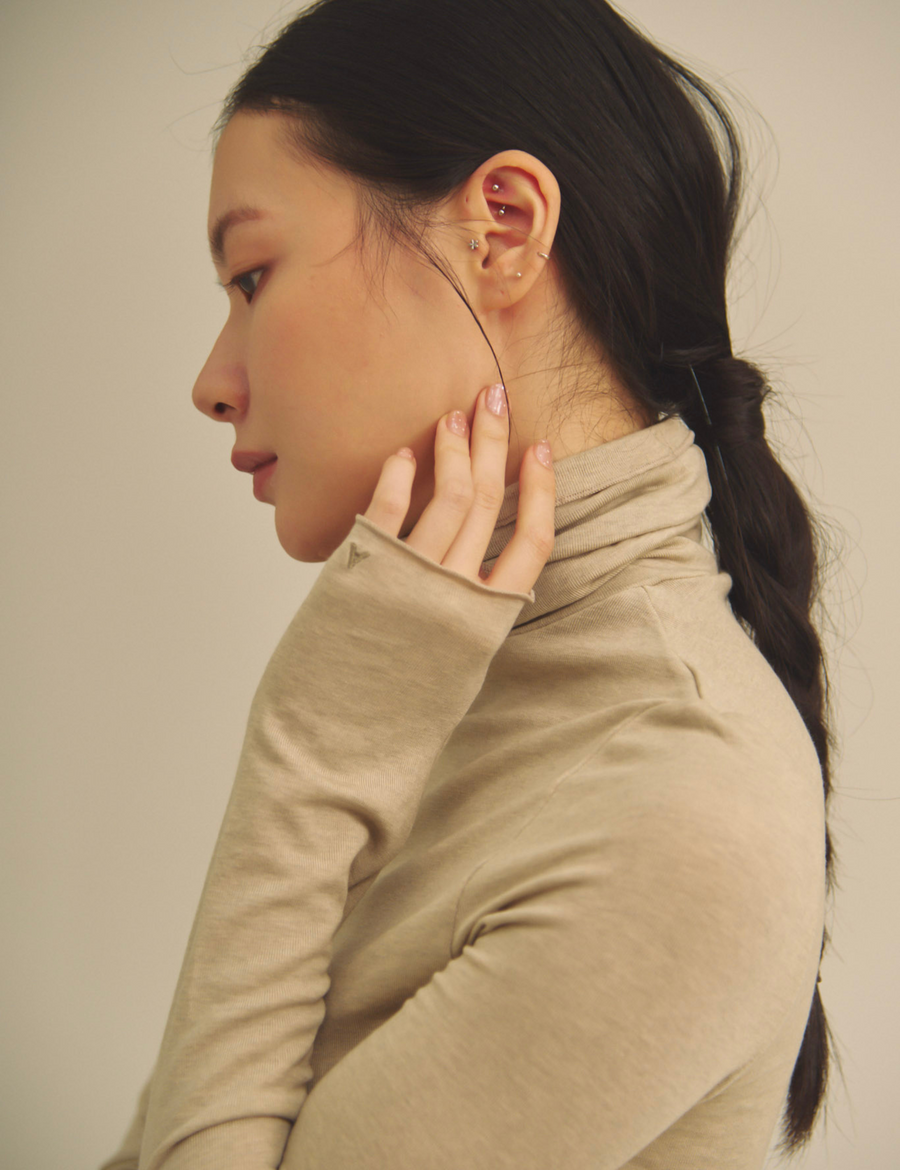 Sheer Grace Turtleneck / 亜麻色(greige)