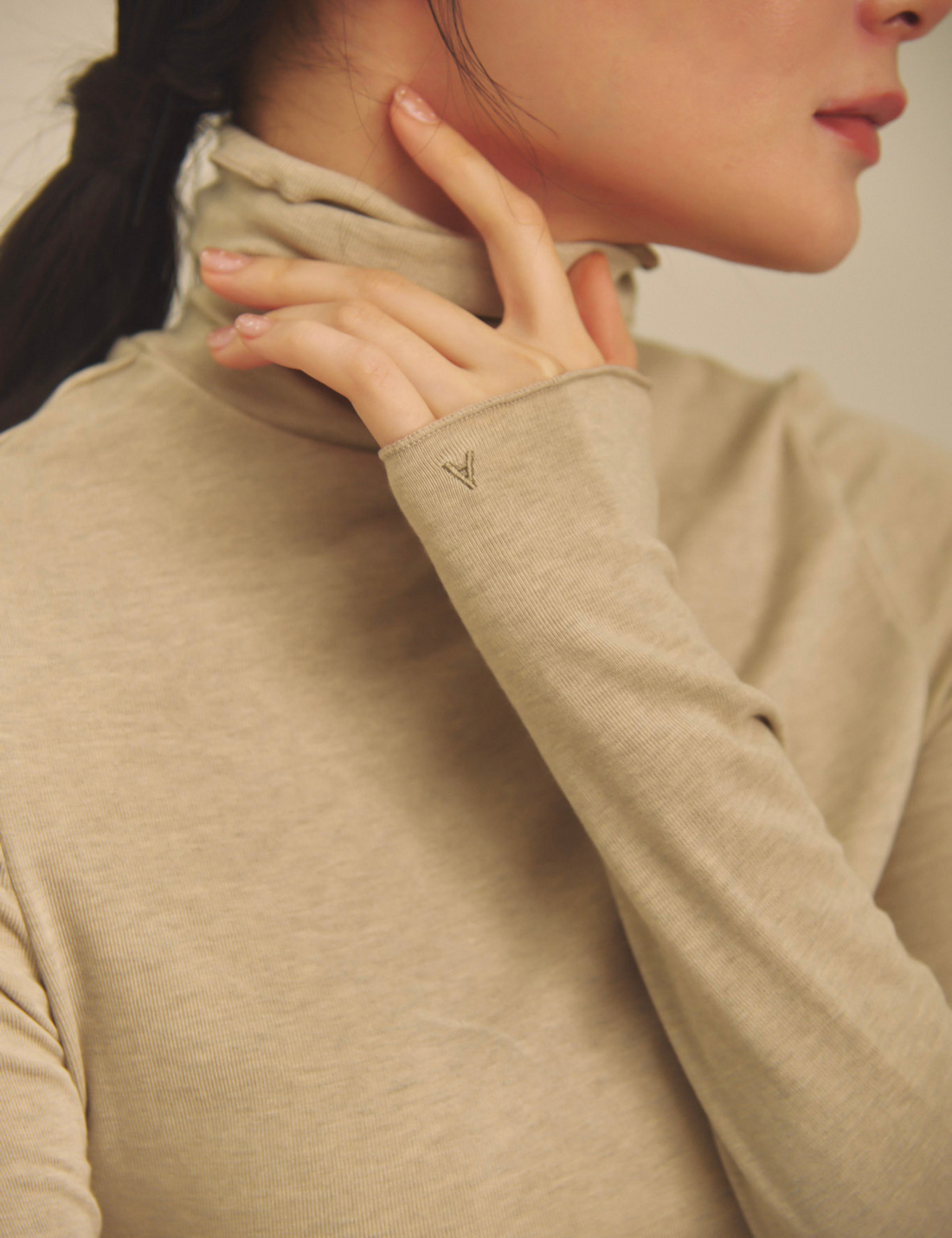 Sheer Grace Turtleneck / 亜麻色(greige)