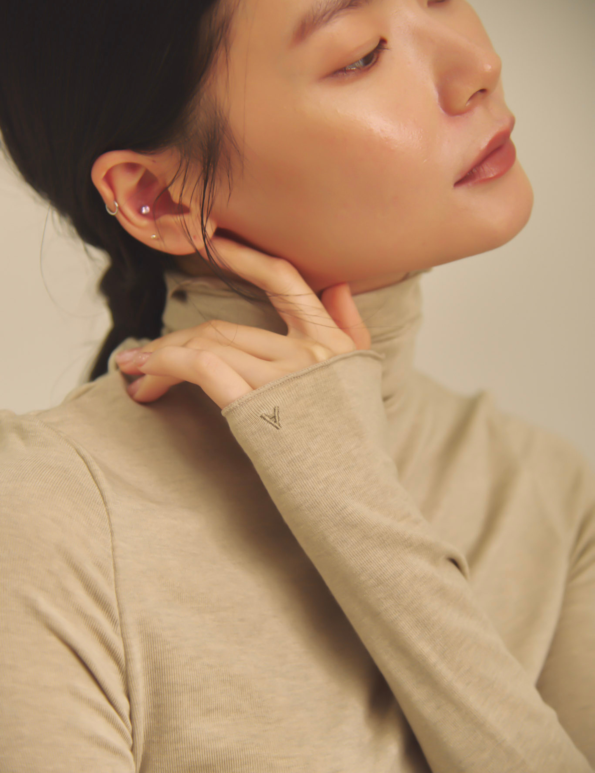Sheer Grace Turtleneck / 亜麻色(greige)