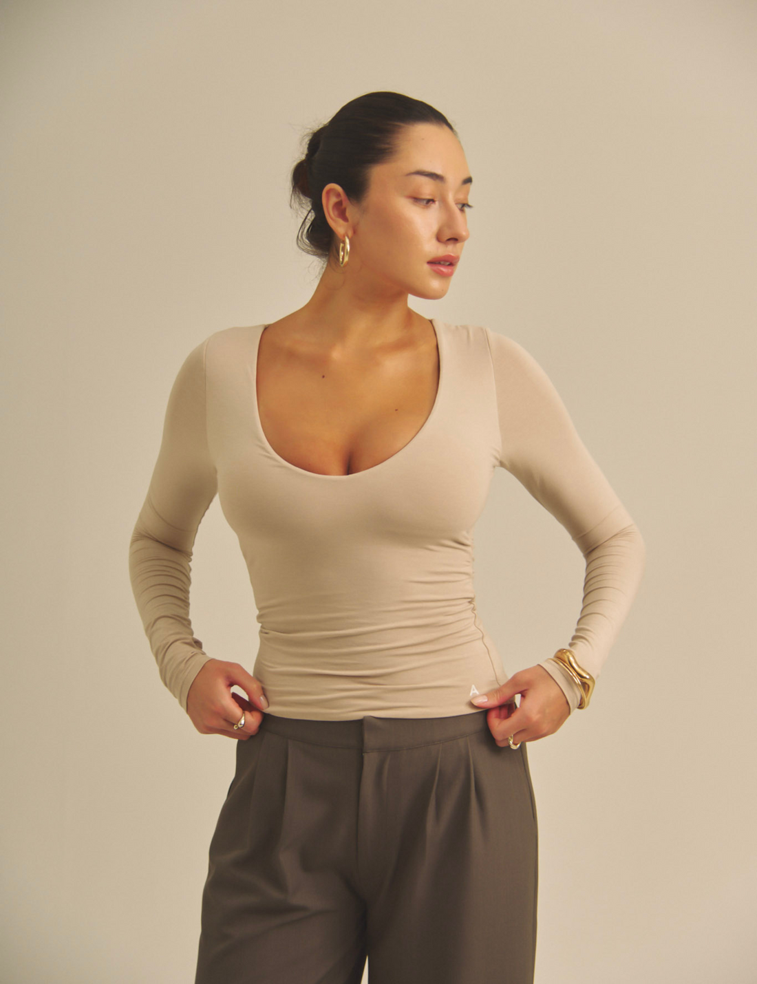 Aurafit V-Line Padded Longsleeve / 亜麻色(greige)