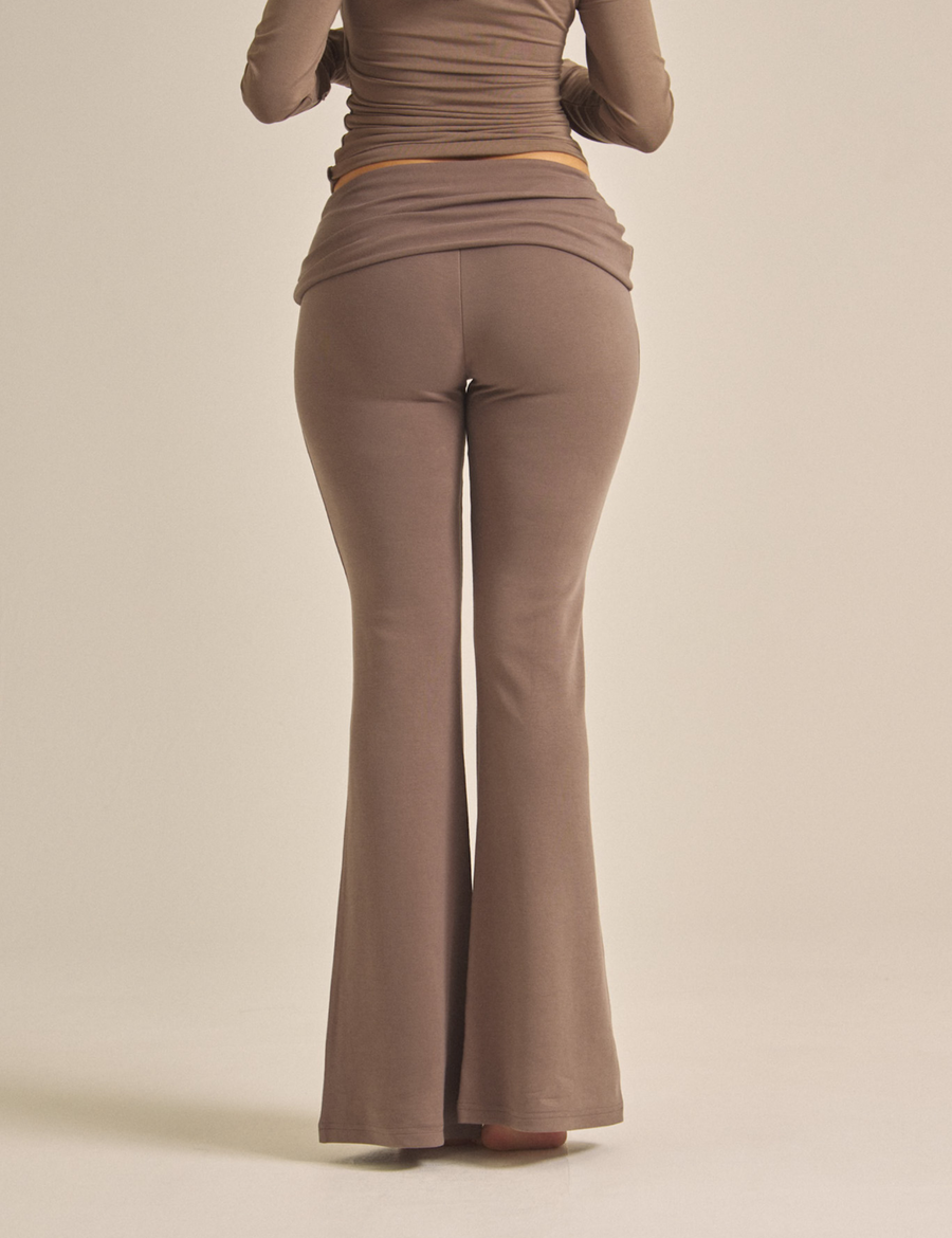 【COMING SOON】LuxeFit Flare Leggings / 紫鼠(charcoal)