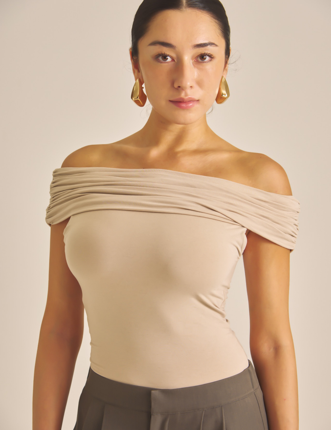 Elegant Draped Padded Top / 亜麻色(greige)