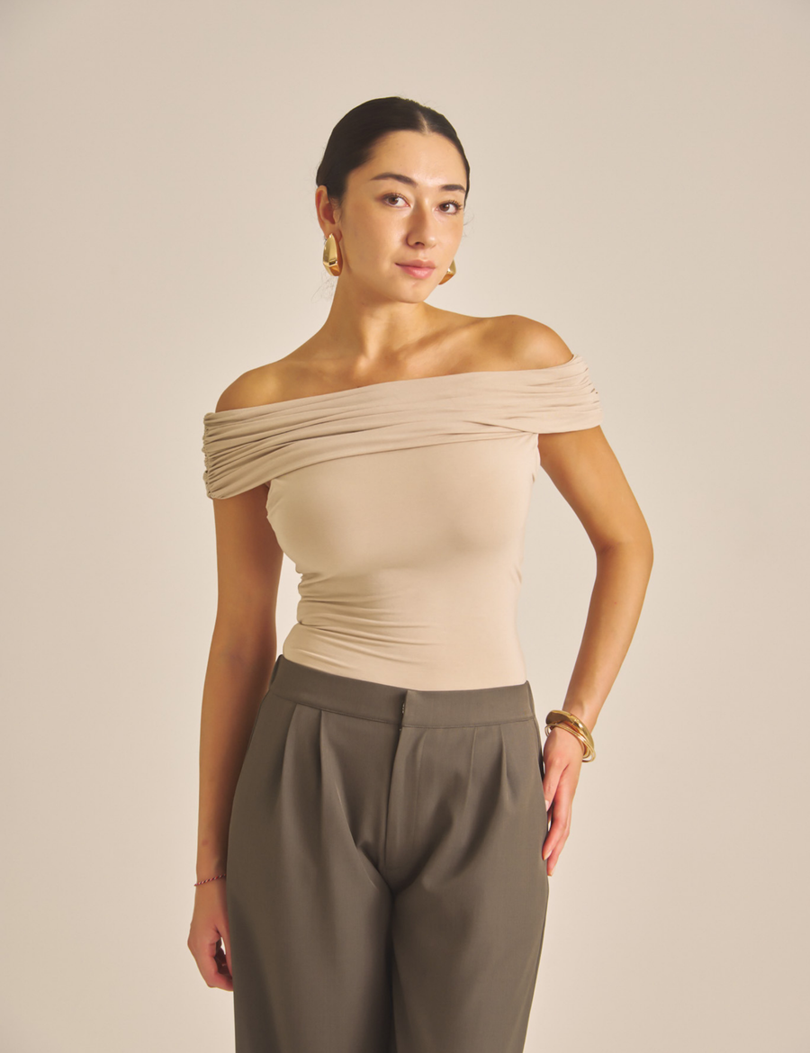 Elegant Draped Padded Top / 亜麻色(greige)