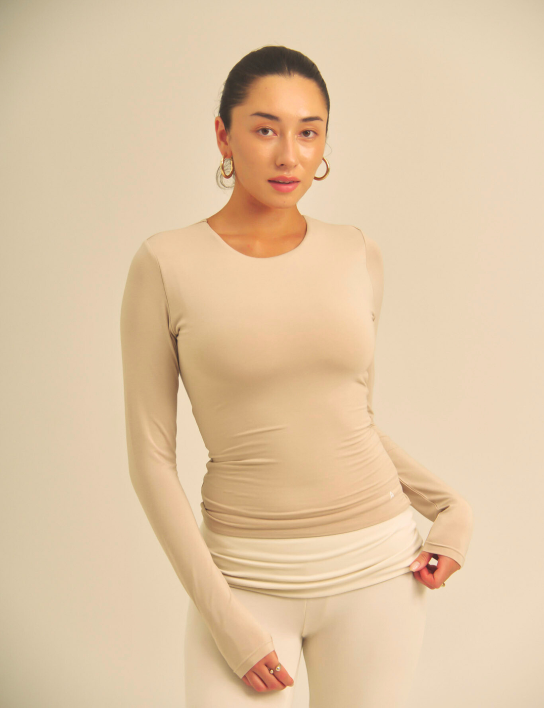 【COMING SOON】Aurafit Padded Long Sleeve Top / 亜麻色(greige)