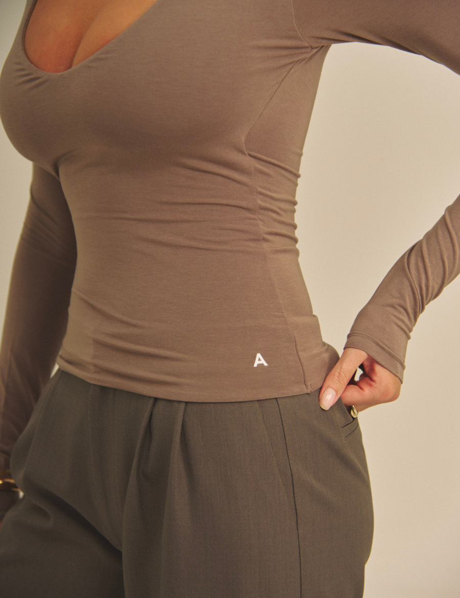 Aurafit V-Line Padded Longsleeve / 紫鼠(charcoal)